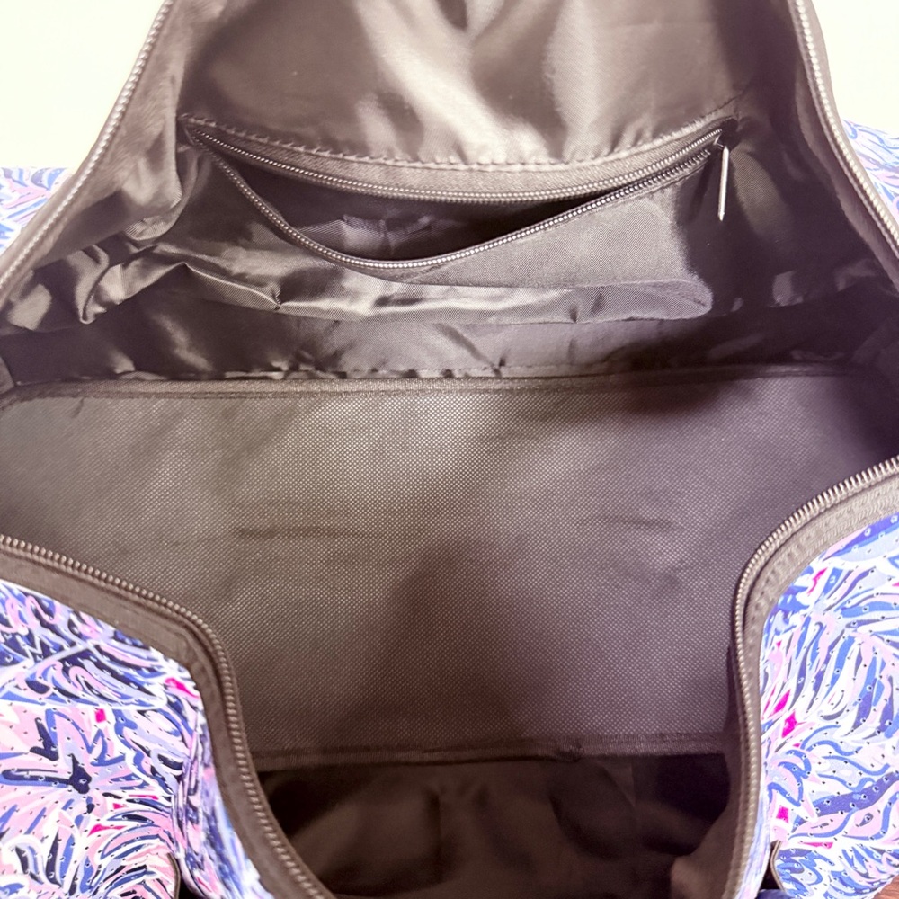 Simply Southern NWT Large Tropical Leaf Neoprene Duffle Bag Pink Purple - Picture 8 of 8
